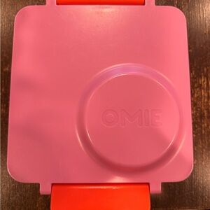 Omie Pink and Orange Lunch Box